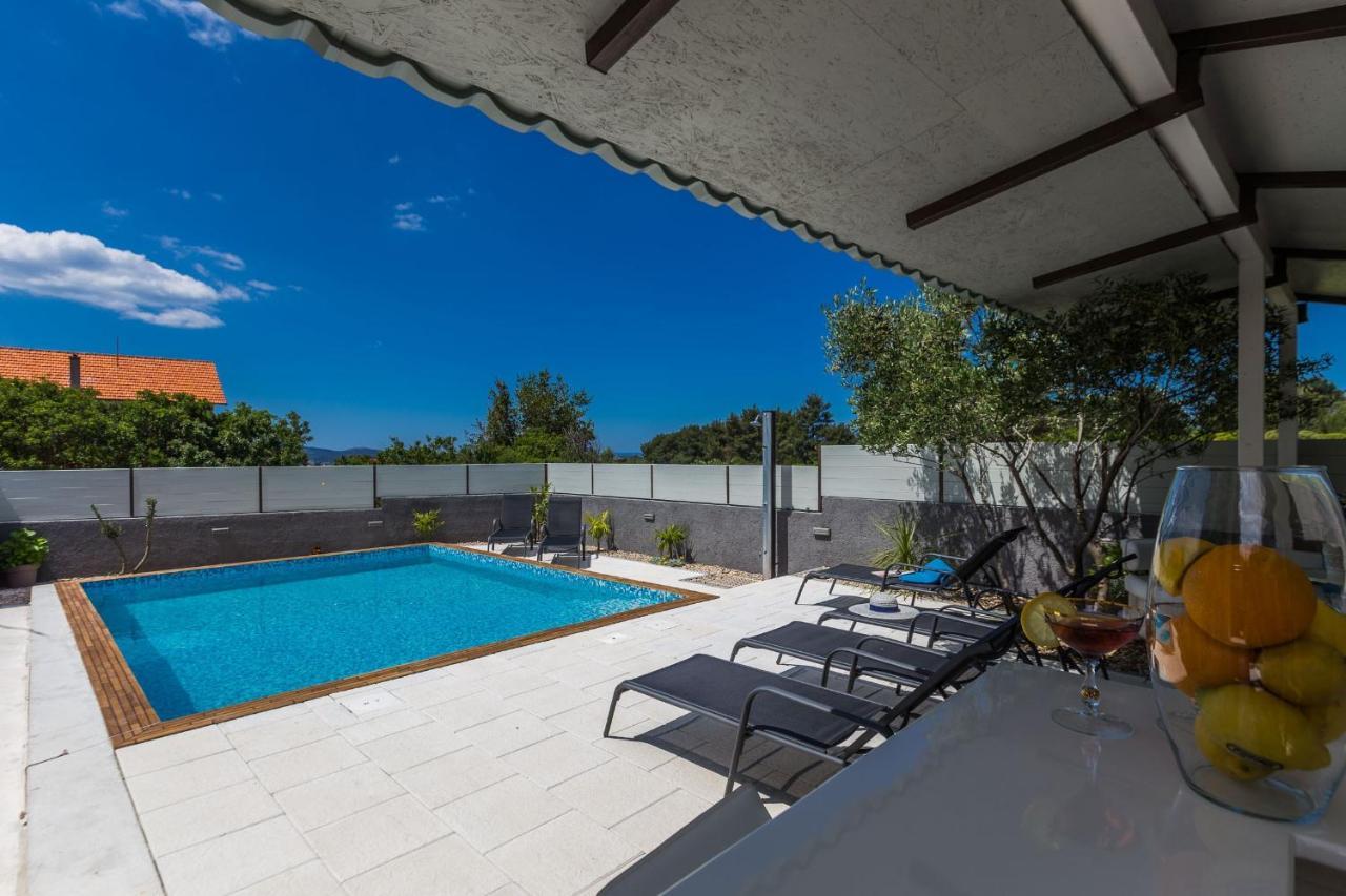 Katina Apartment With Private Pool Zadar Exterior photo