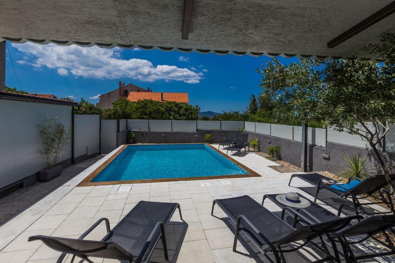 Katina Apartment With Private Pool Zadar Exterior photo